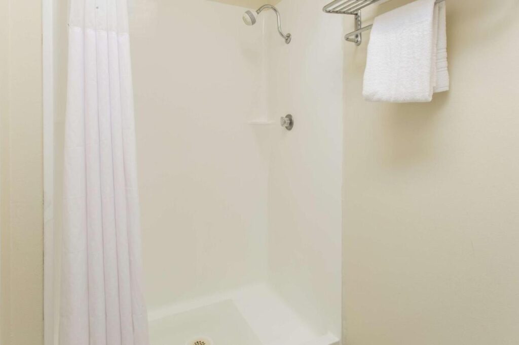 Days Inn by Wyndham Modesto - Image 6