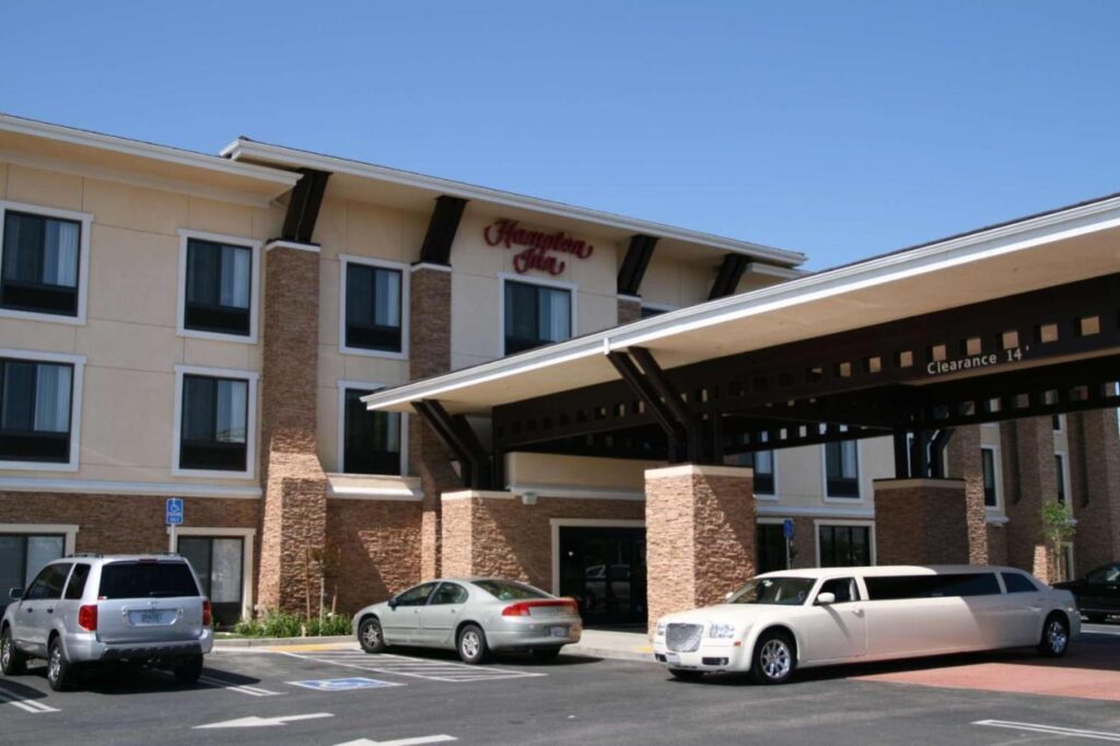Hampton by Hilton - Image 1