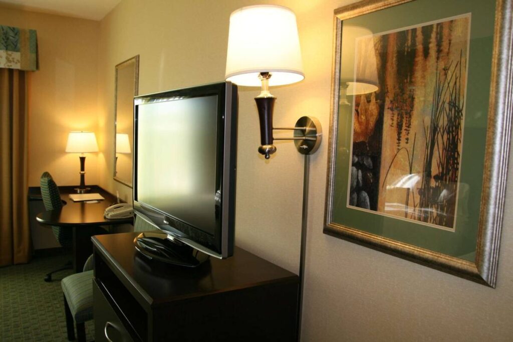 Hampton by Hilton - Image 2