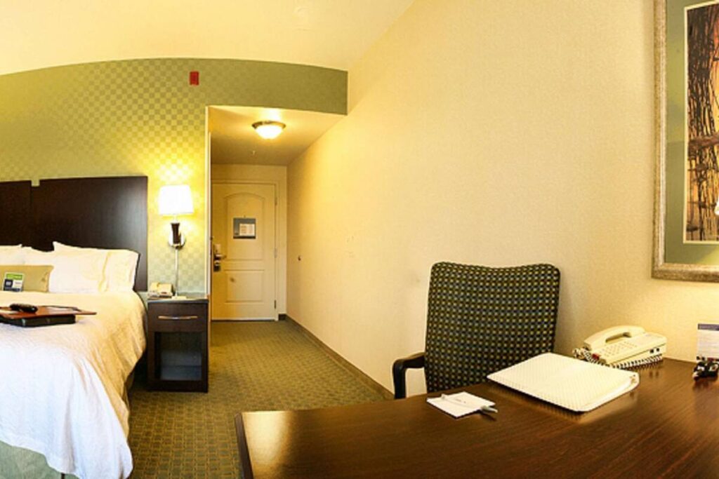 Hampton by Hilton - Image 3