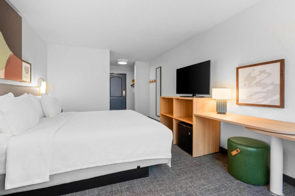 Spark by Hilton Modesto - Image 2