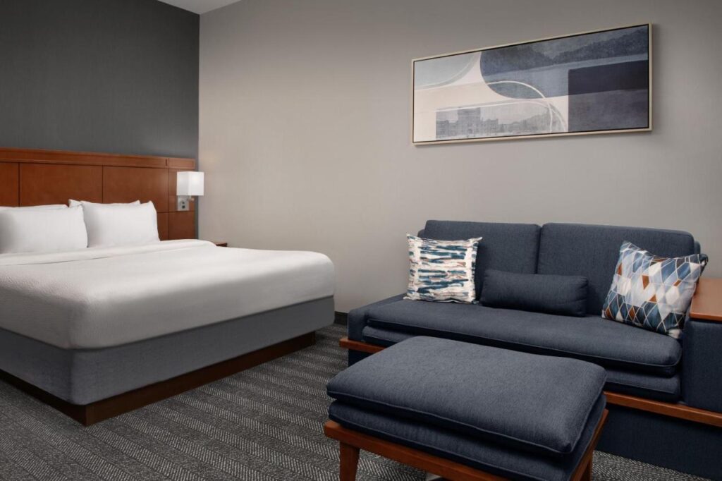 Courtyard by Marriott Syracuse Downtown at Armory Square - Image 1