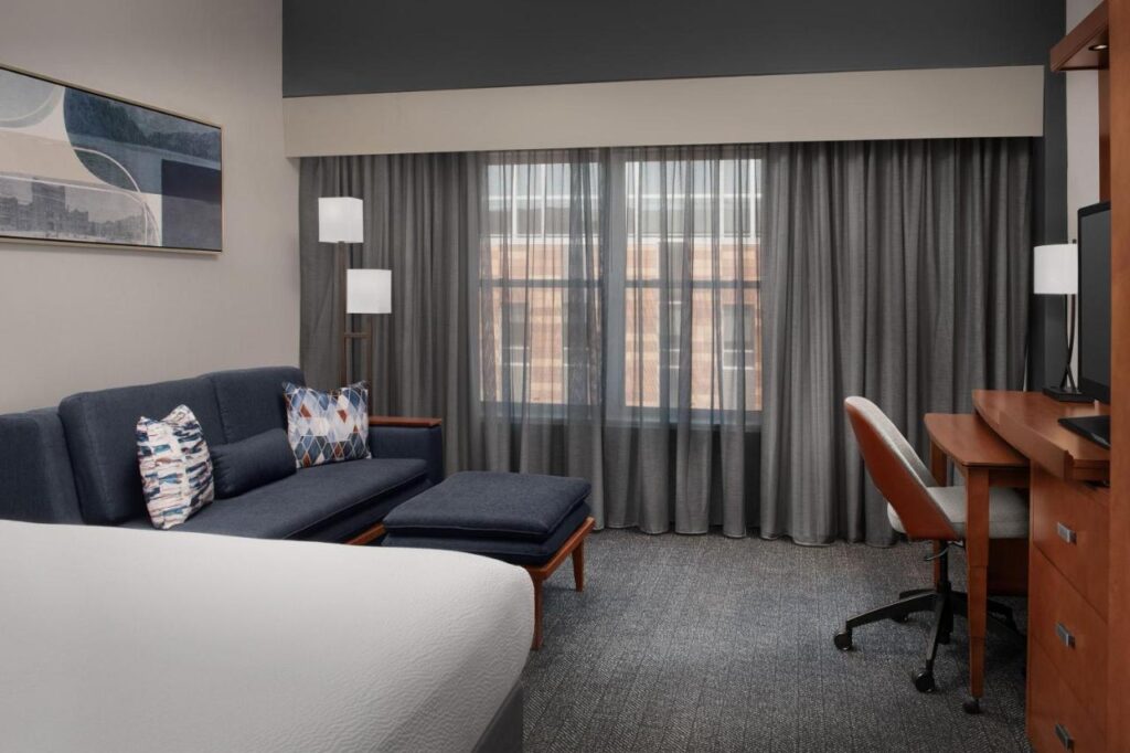 Courtyard by Marriott Syracuse Downtown at Armory Square - Image 2