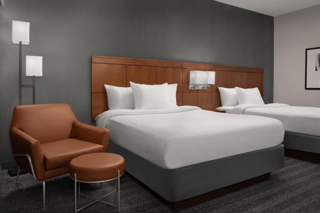 Courtyard by Marriott Syracuse Downtown at Armory Square - Image 4