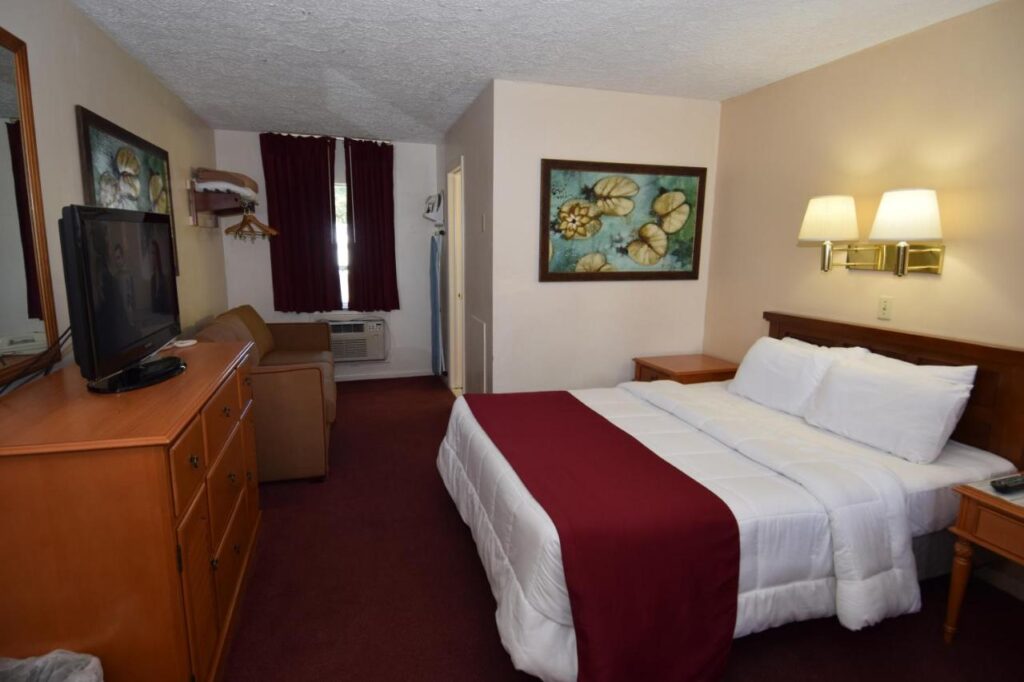 Knights Inn Oswego East - Image 2