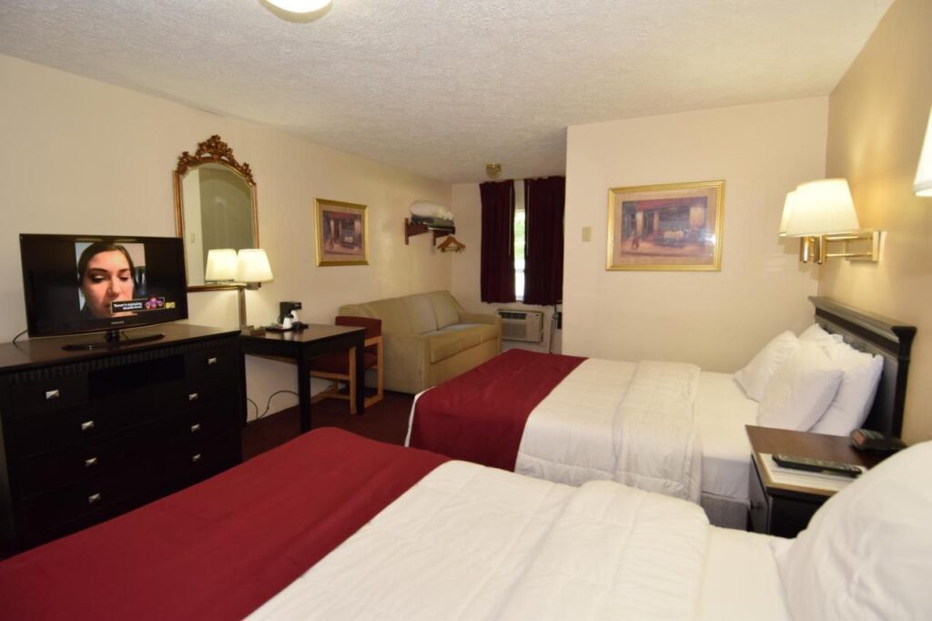Knights Inn Oswego East - Image 4