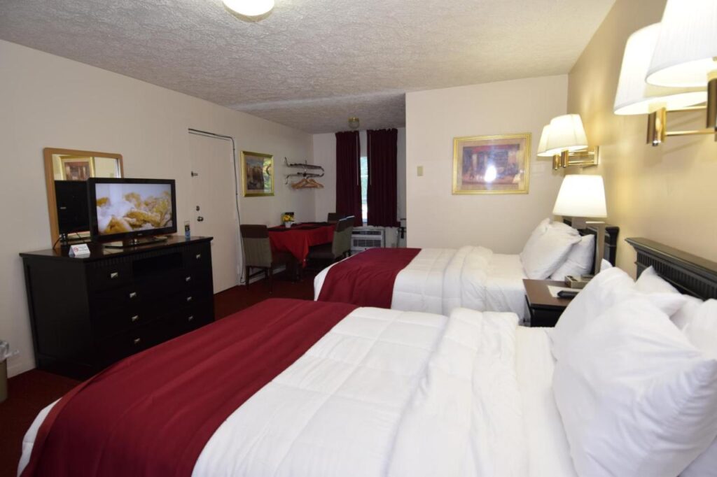 Knights Inn Oswego East - Image 5