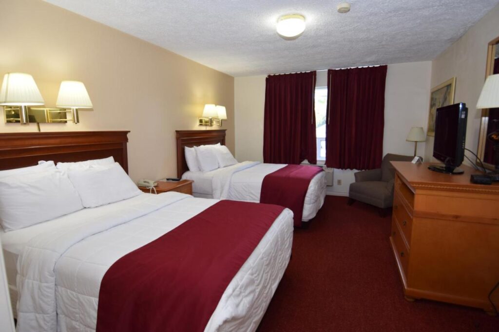Knights Inn Oswego East - Image 6