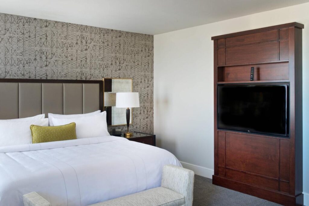 Marriott Syracuse Downtown - Image 2