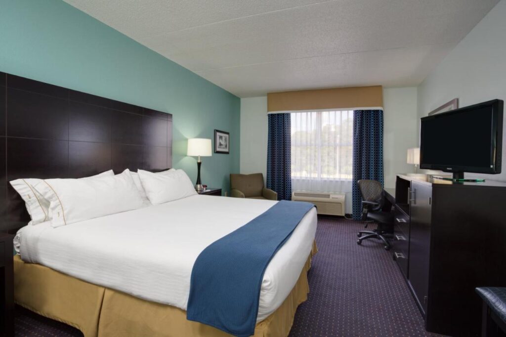 Holiday Inn Express & Suites Plant City by IHG - Image 3