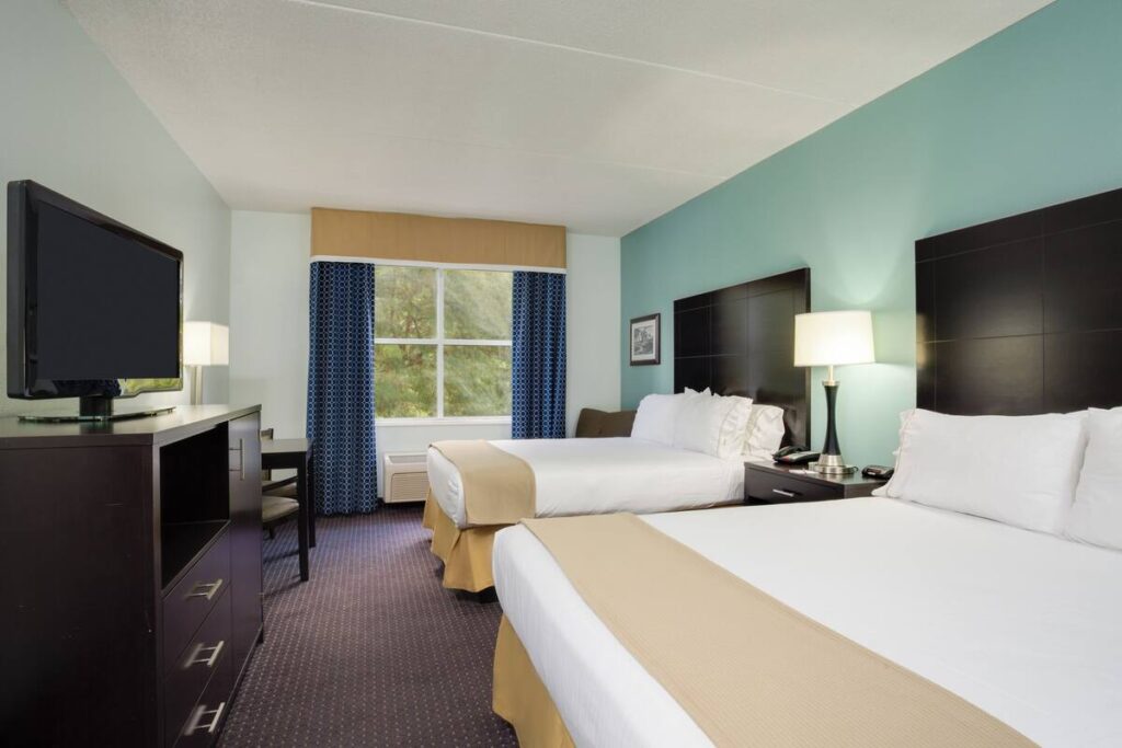 Holiday Inn Express & Suites Plant City by IHG - Image 6