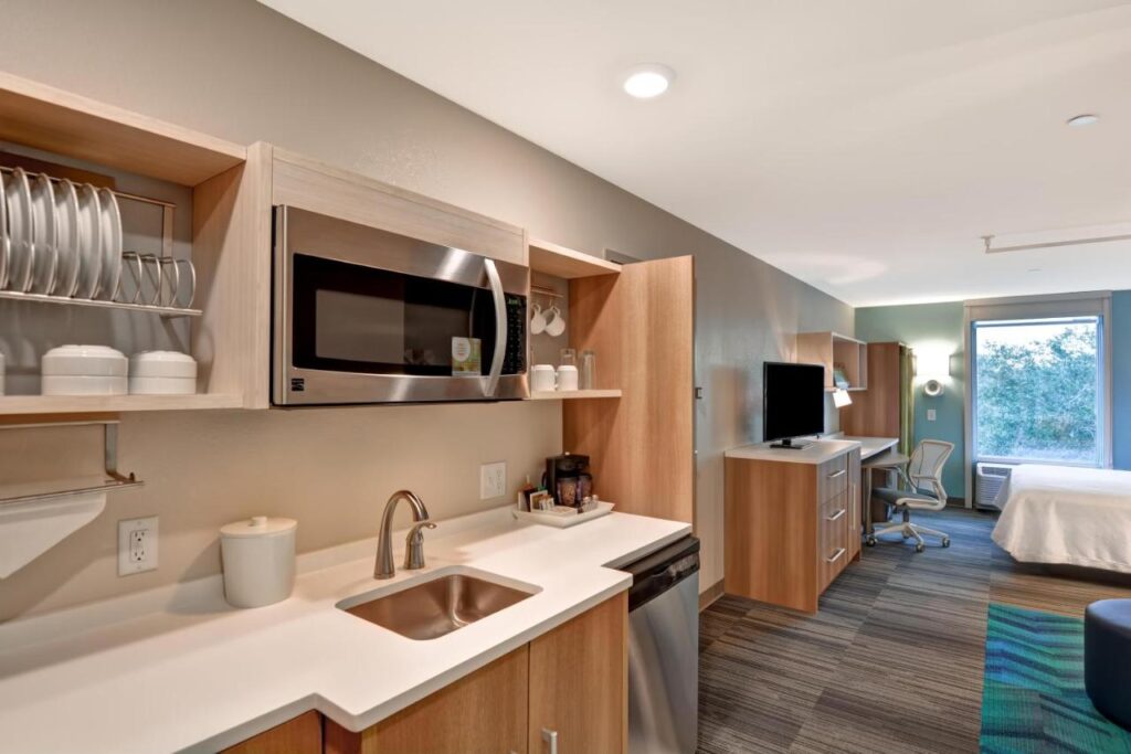 Home2 Suites By Hilton Tampa USF Near Busch Gardens - Image 4