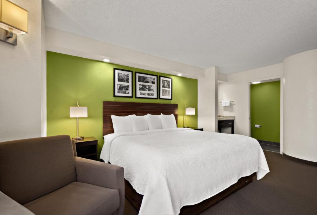 SPOT X Hotel Tampa - Wesley Chapel by The Red Collection - Image 2