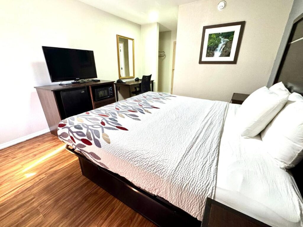 Americas Best Value Inn Tulsa I-44 - Image 2