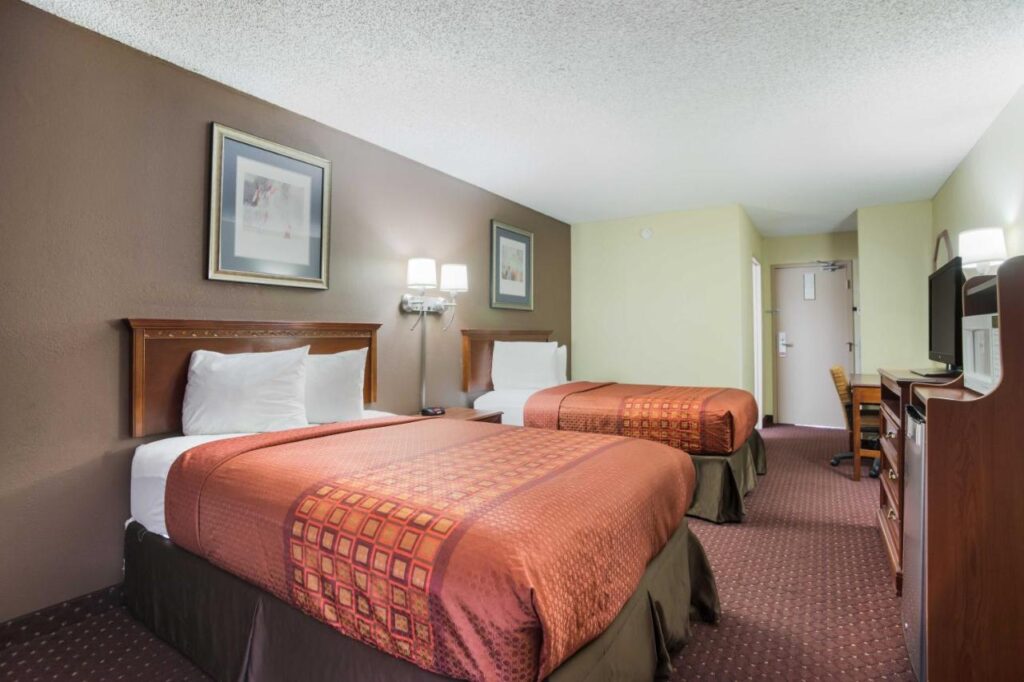 Americas Best Value Inn Tulsa I-44 - Image 3