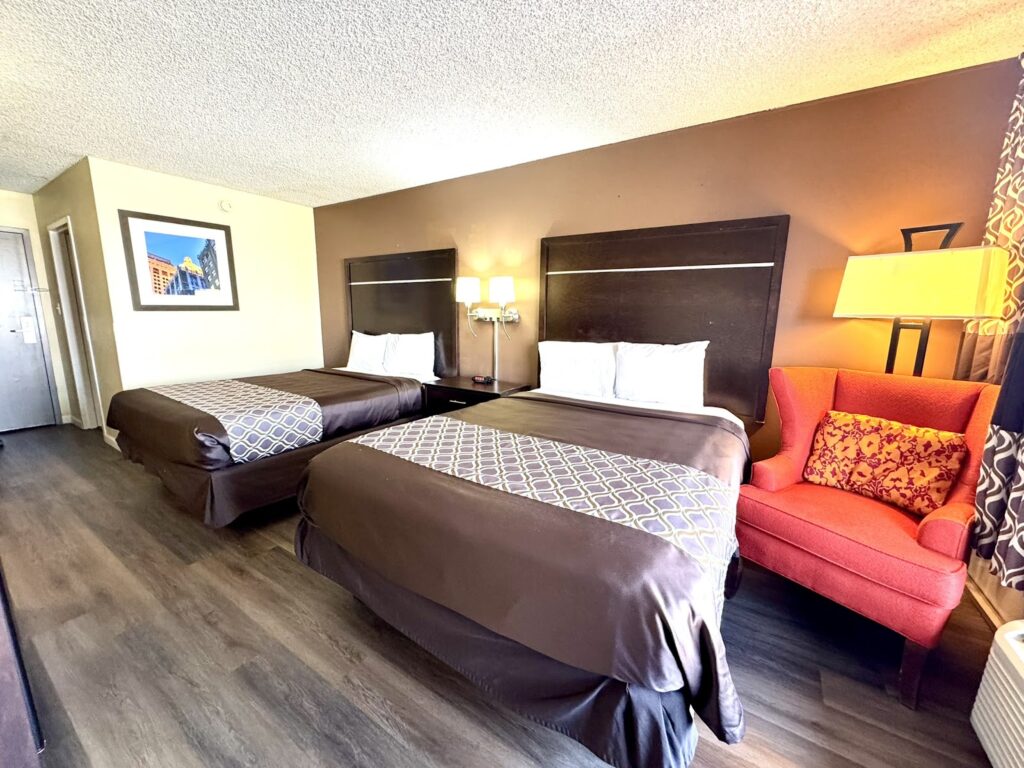 Americas Best Value Inn Tulsa I-44 - Image 6
