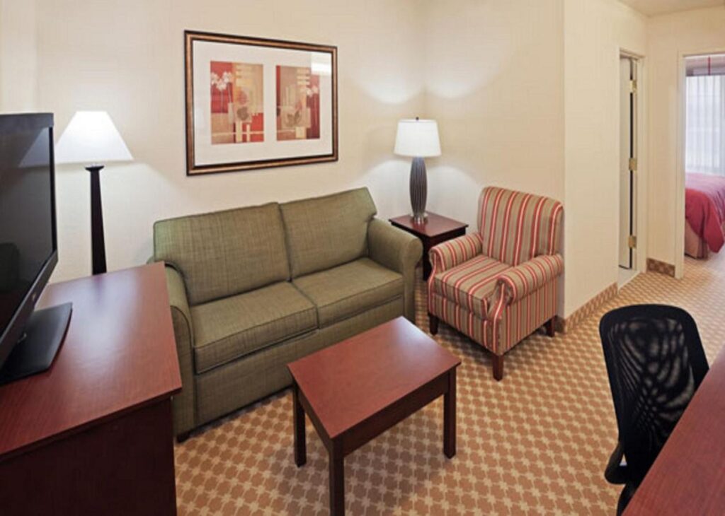Country Inn & Suites by Radisson, Tulsa, OK - Image 2