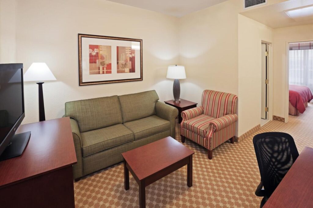 Country Inn & Suites by Radisson, Tulsa, OK - Image 3