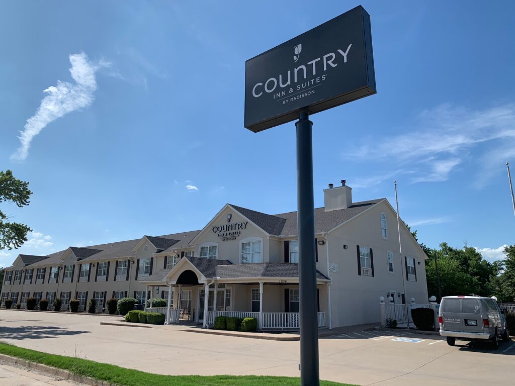 Country Inn & Suites by Radisson, Tulsa, OK - Image 5