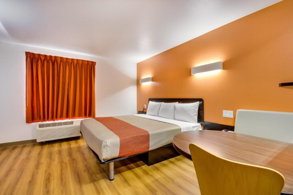 Motel 6-Tulsa, OK - Image 2
