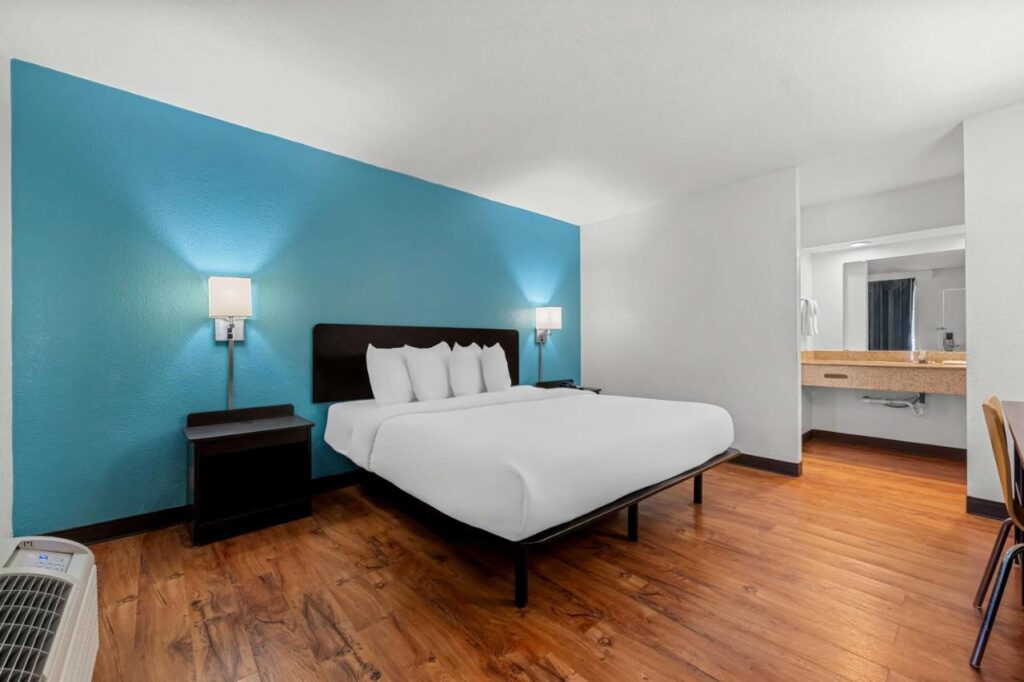 Americas Best Value Inn Hamilton - Image 3