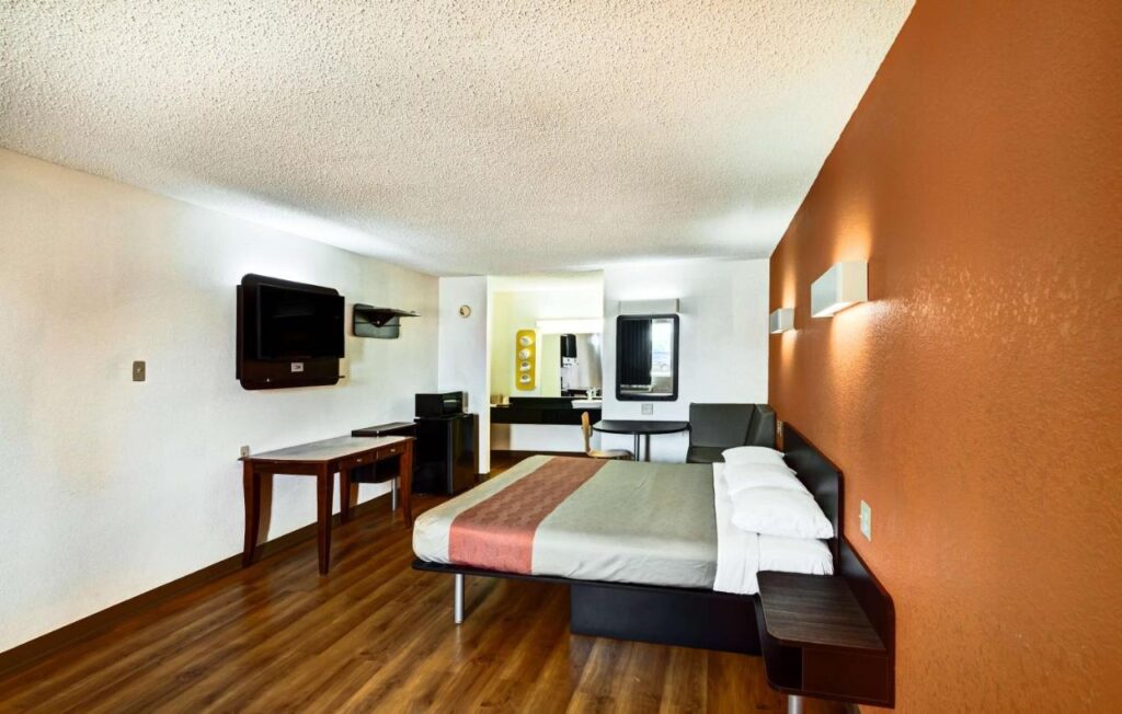 Motel 6-Lindale, TX - Image 1