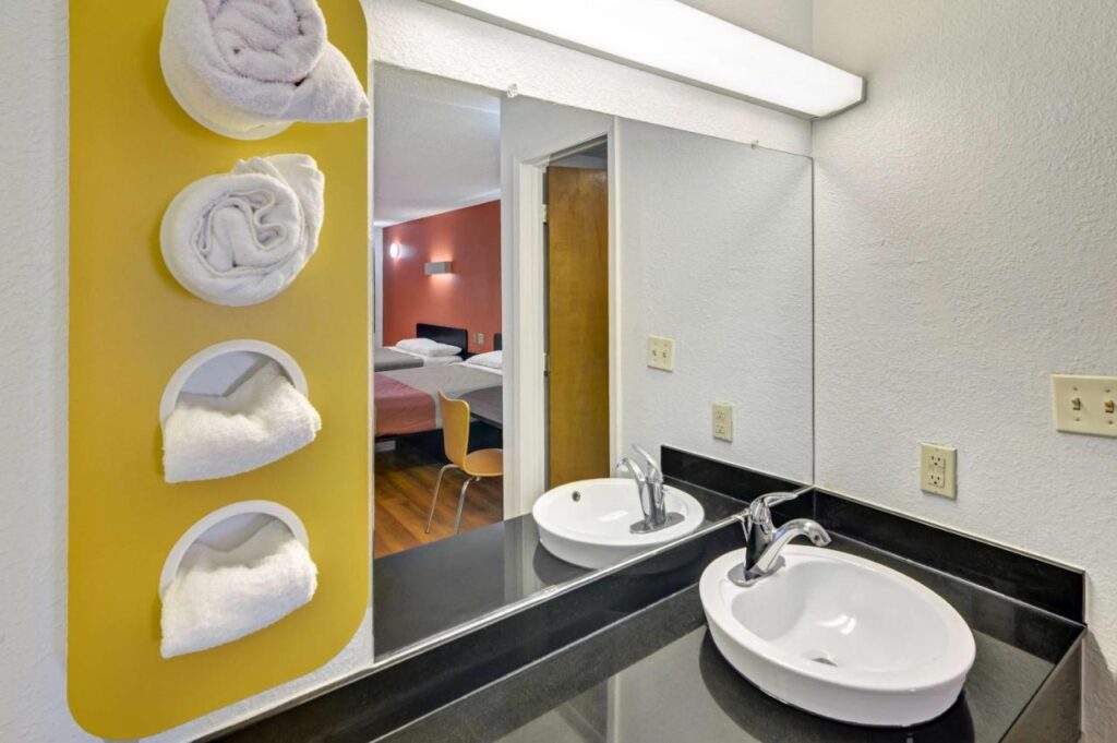 Motel 6-Lindale, TX - Image 2