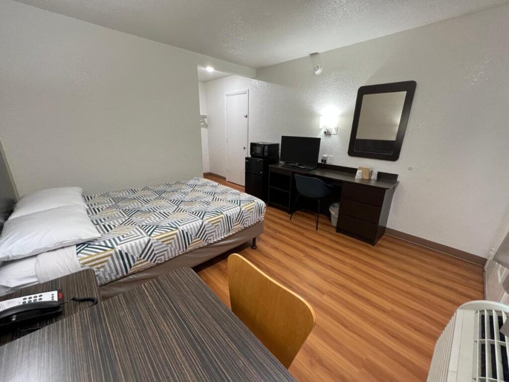 Motel 6-Longview, TX - Image 3