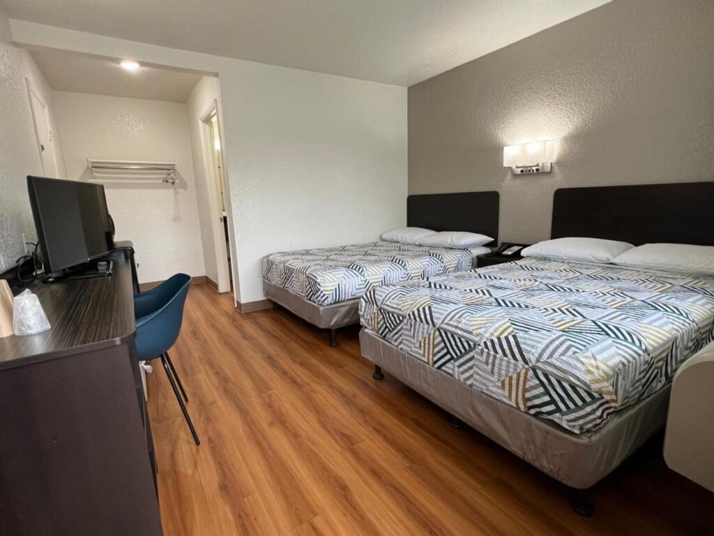 Motel 6-Longview, TX - Image 4