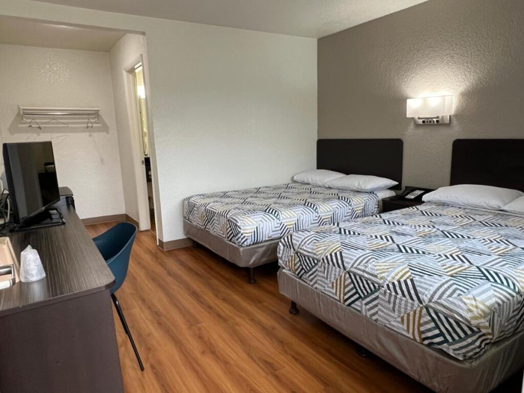 Motel 6-Longview, TX - Image 5