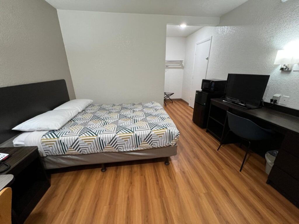 Motel 6-Longview, TX - Image 6