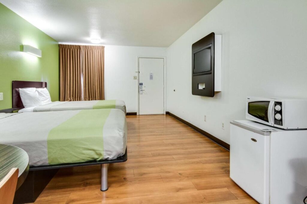 Motel 6-Longview, TX - North - Image 2