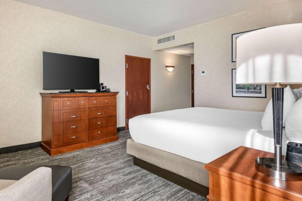 Drury Plaza Hotel Valdosta - Image 3