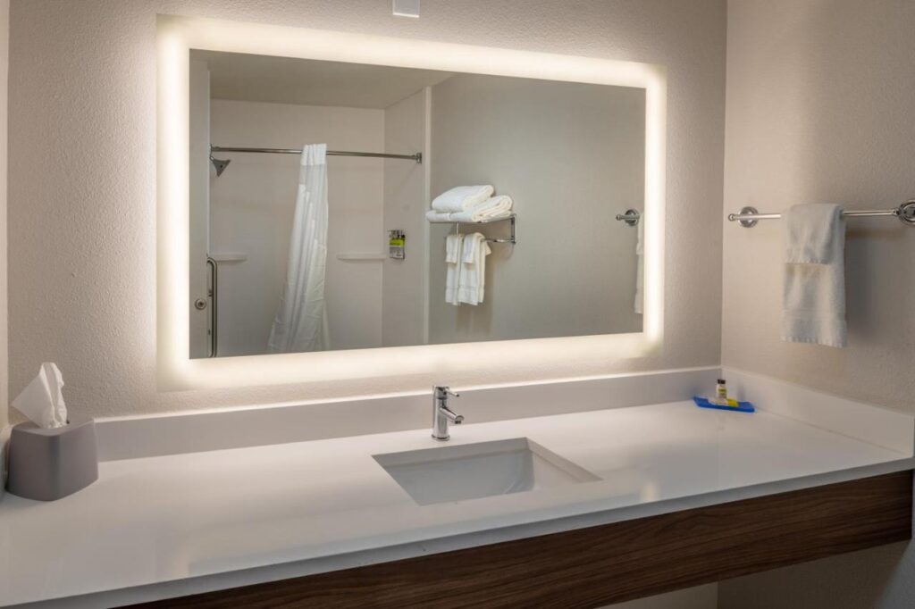 Holiday Inn Express & Suites N Waco Area - West by IHG - Image 3