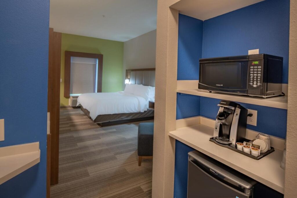 Holiday Inn Express & Suites N Waco Area - West by IHG - Image 4