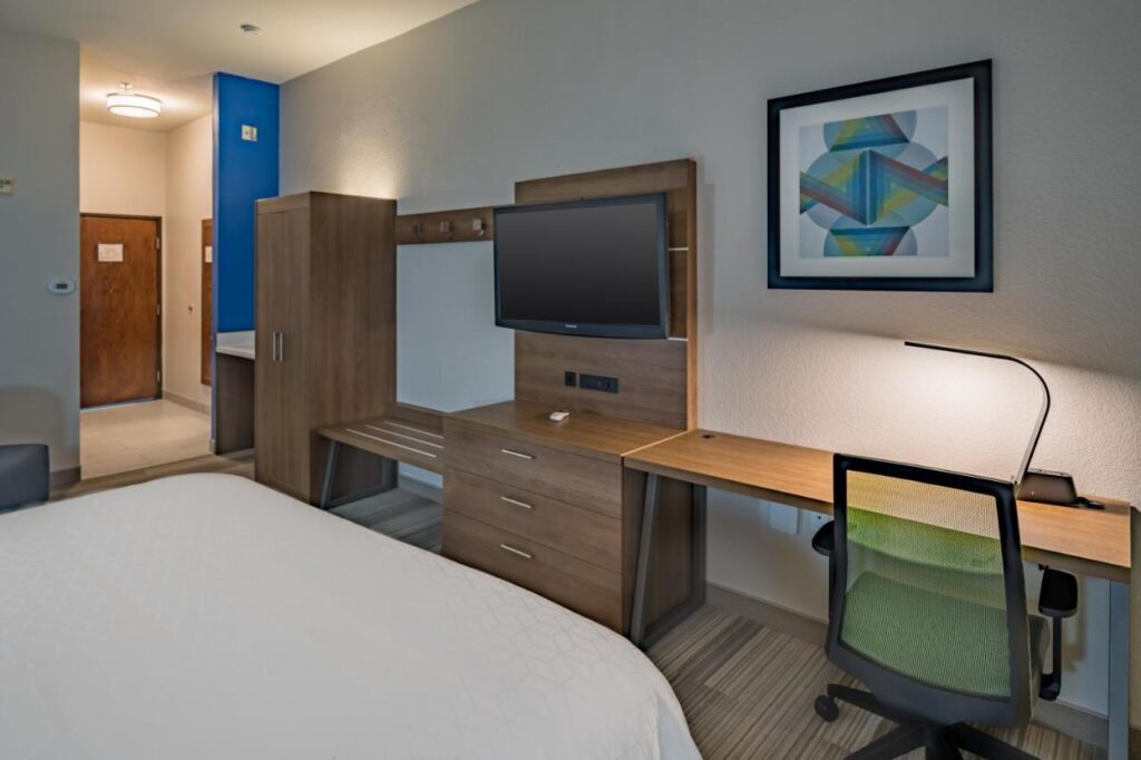 Holiday Inn Express & Suites N Waco Area - West by IHG - Image 5