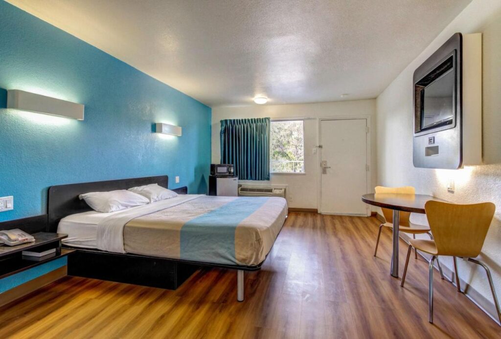 Motel 6 Waco - Lacy Lakeview - Image 1