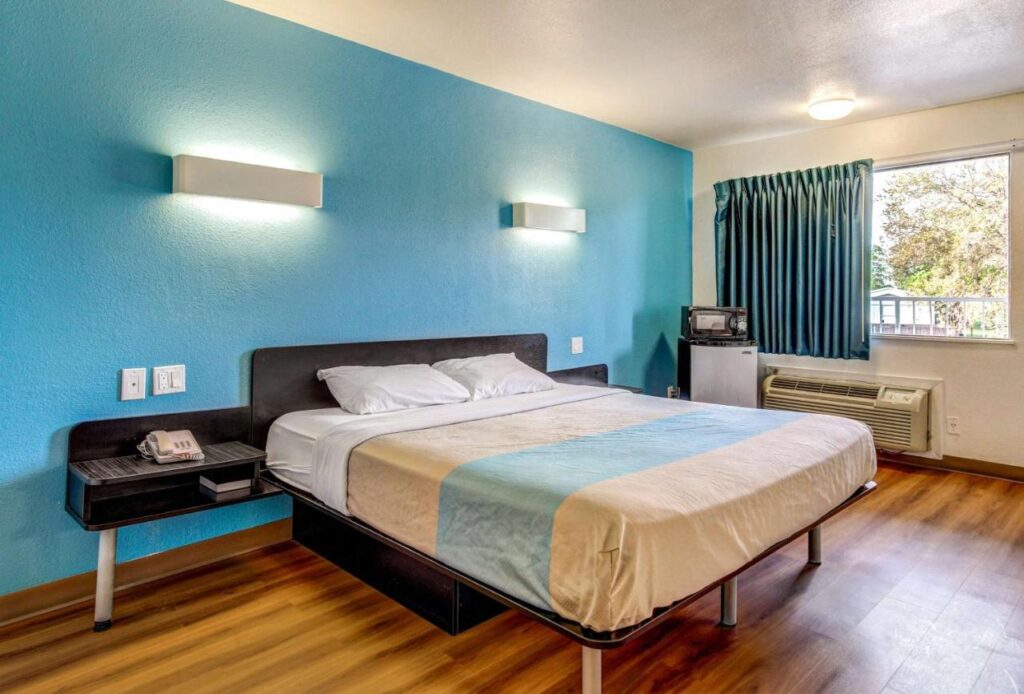 Motel 6 Waco - Lacy Lakeview - Image 3