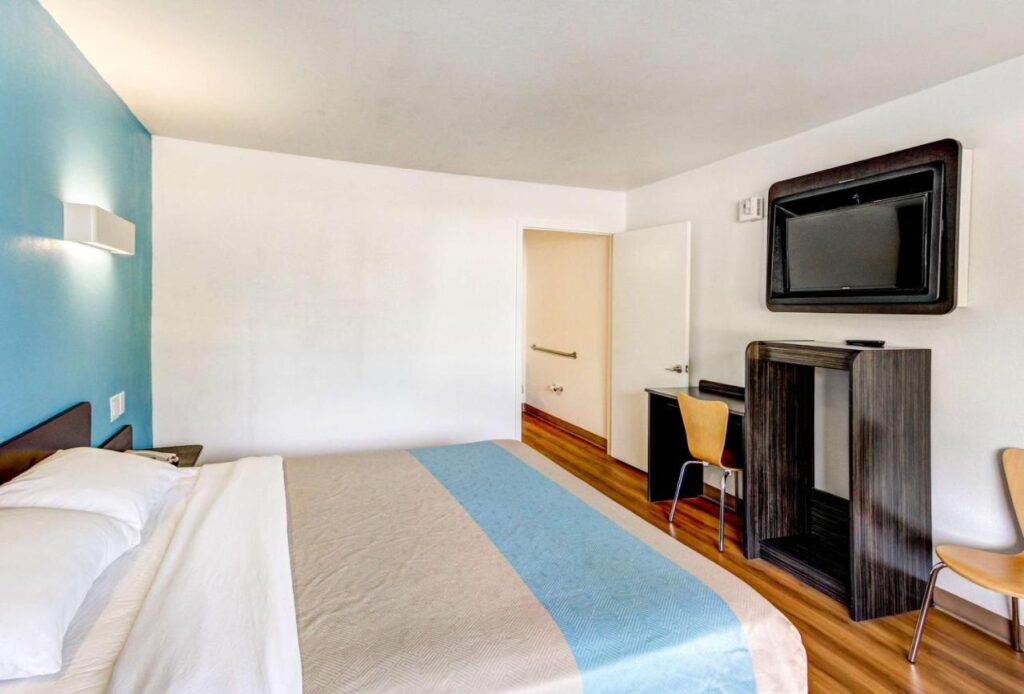 Motel 6 Waco - Lacy Lakeview - Image 4
