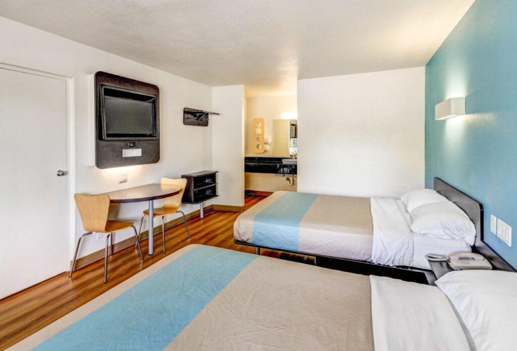 Motel 6 Waco - Lacy Lakeview - Image 5