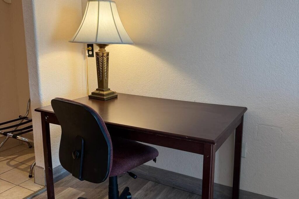 Robinson Inn and Suites - Image 3