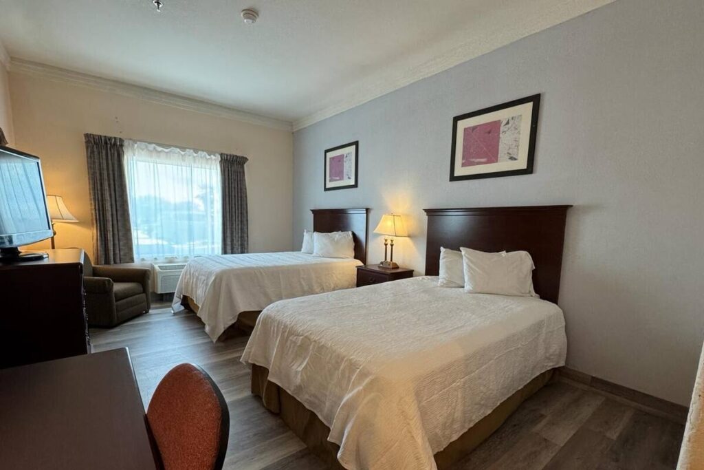 Robinson Inn and Suites - Image 6