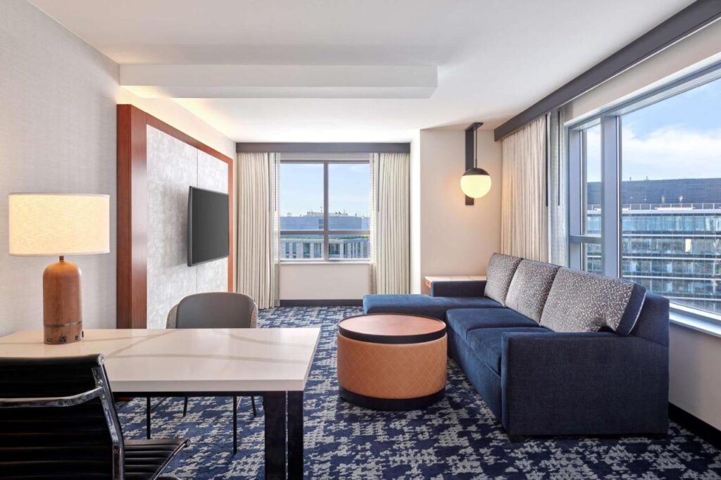 Embassy Suites by Hilton Washington DC Convention Center - Image 4