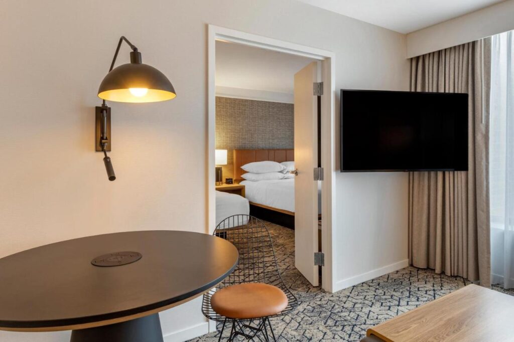 Sheraton Suites Old Town Alexandria - Image 3