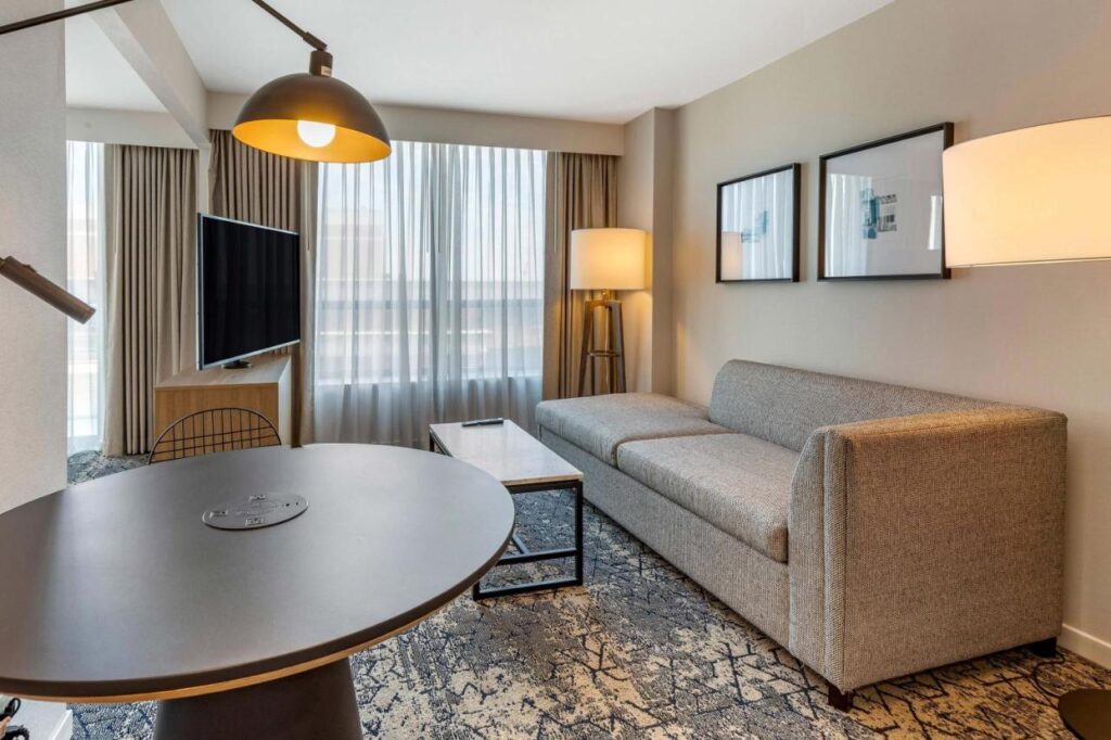 Sheraton Suites Old Town Alexandria - Image 6
