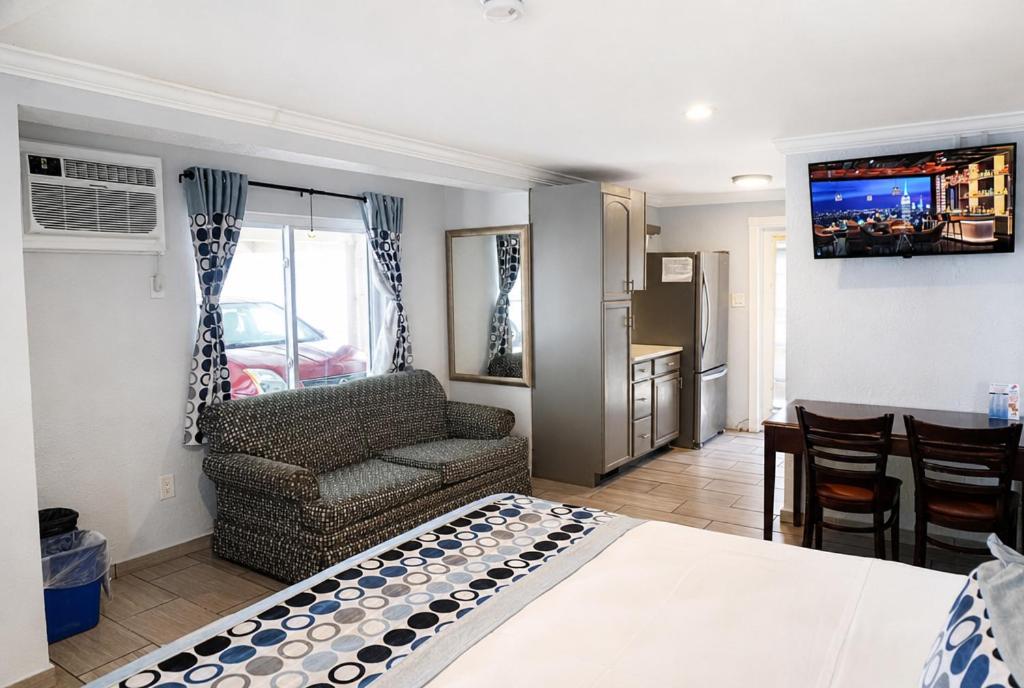 Sunset Beach Hotel - Image 5