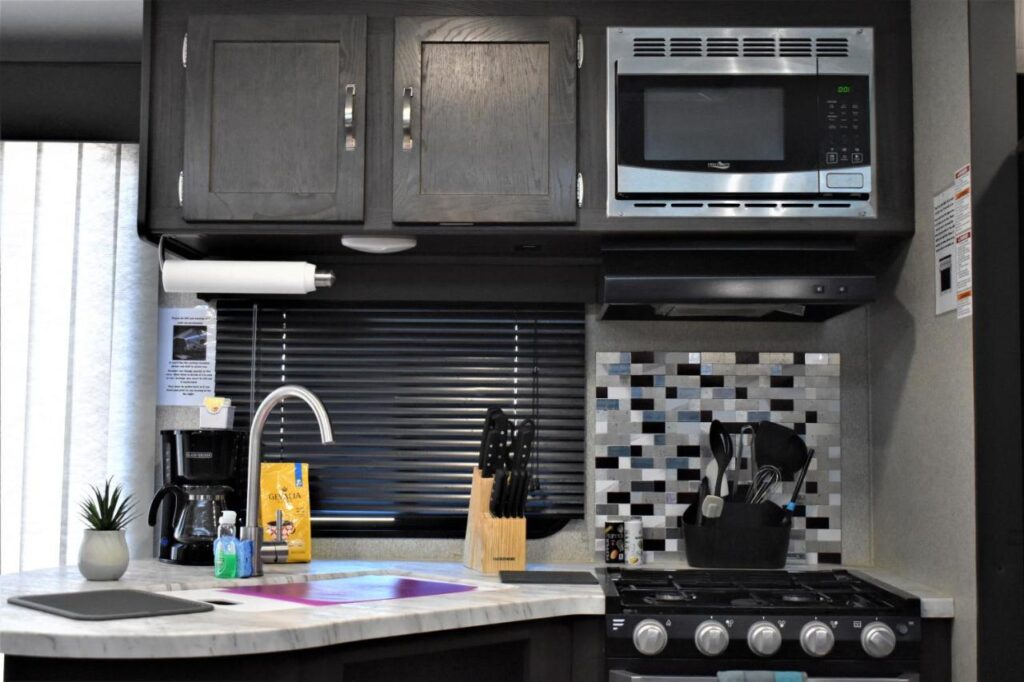 Grand Canyon RV Glamping - Image 2