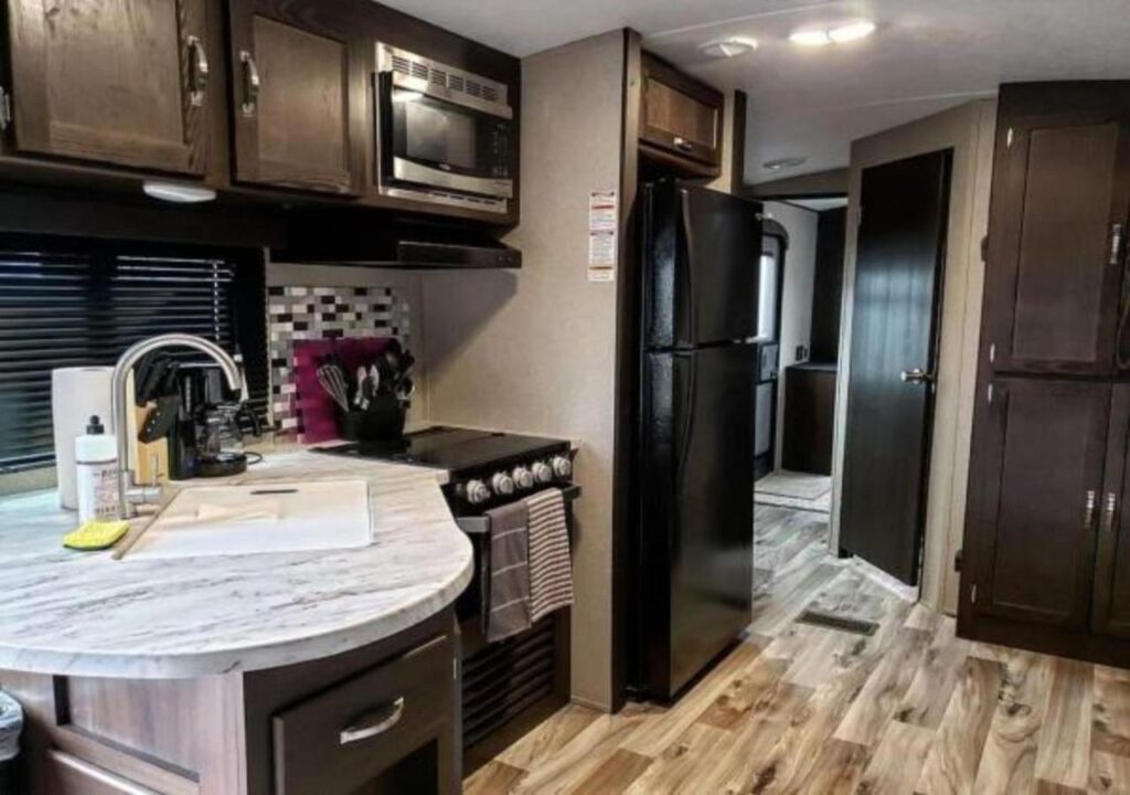 Grand Canyon RV Glamping - Image 3