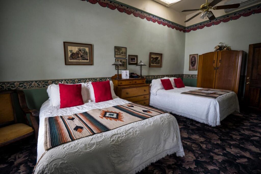 Red Garter Inn - Image 5