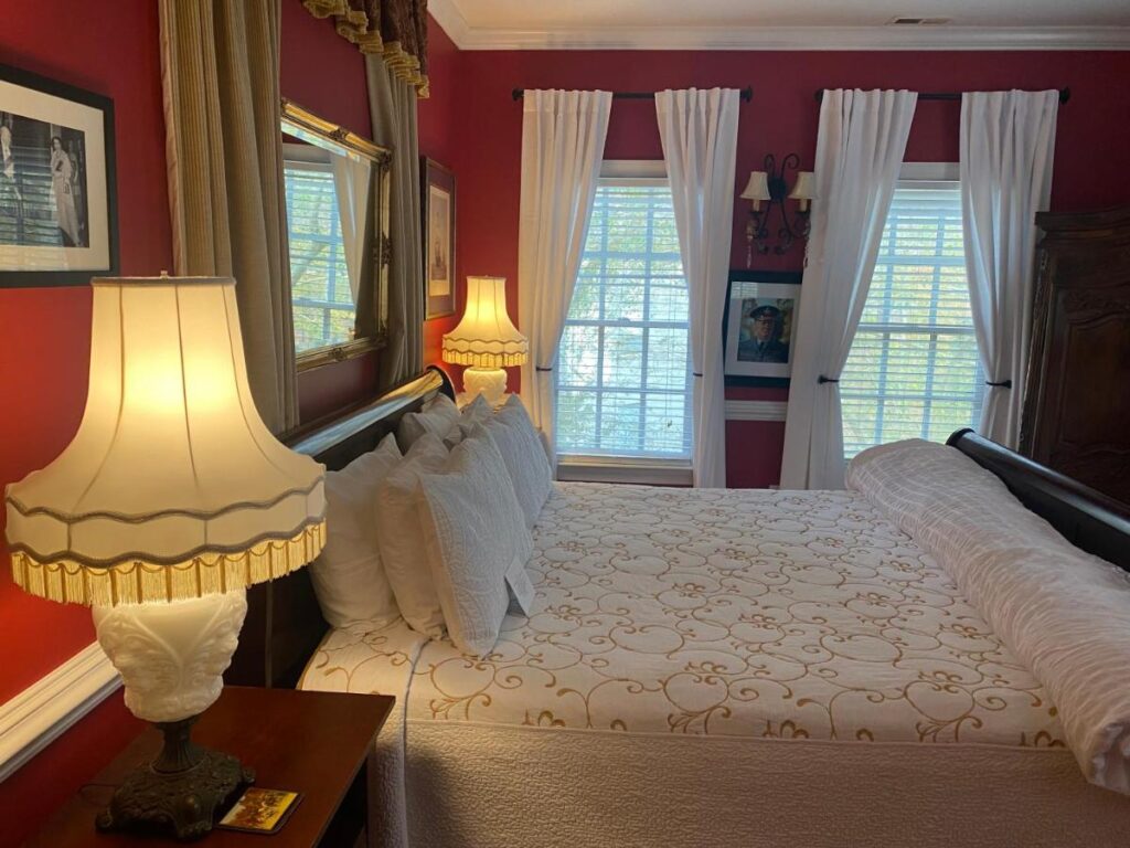 A Williamsburg White House Inn - Image 2